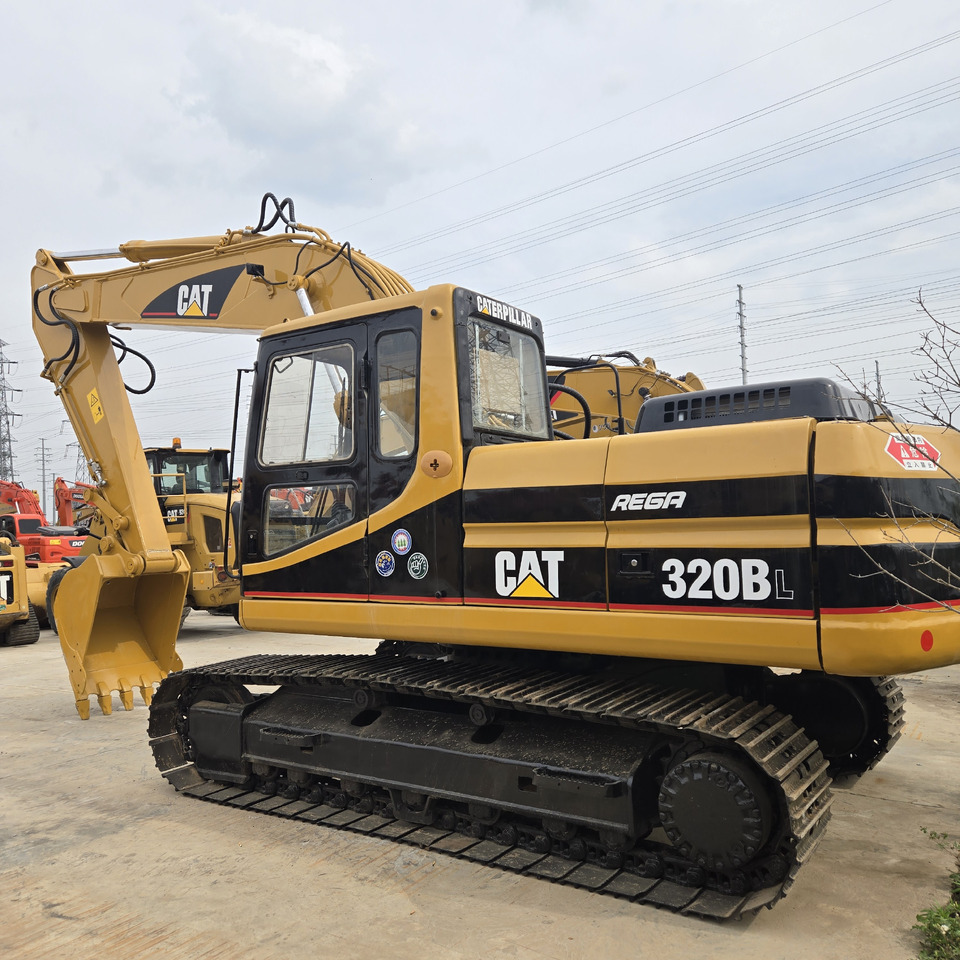 CATERPILLAR 320BL - Lánctalpas kotró: 5 kép. CATERPILLAR 320BL - Lánctalpas kotró: 5 kép.