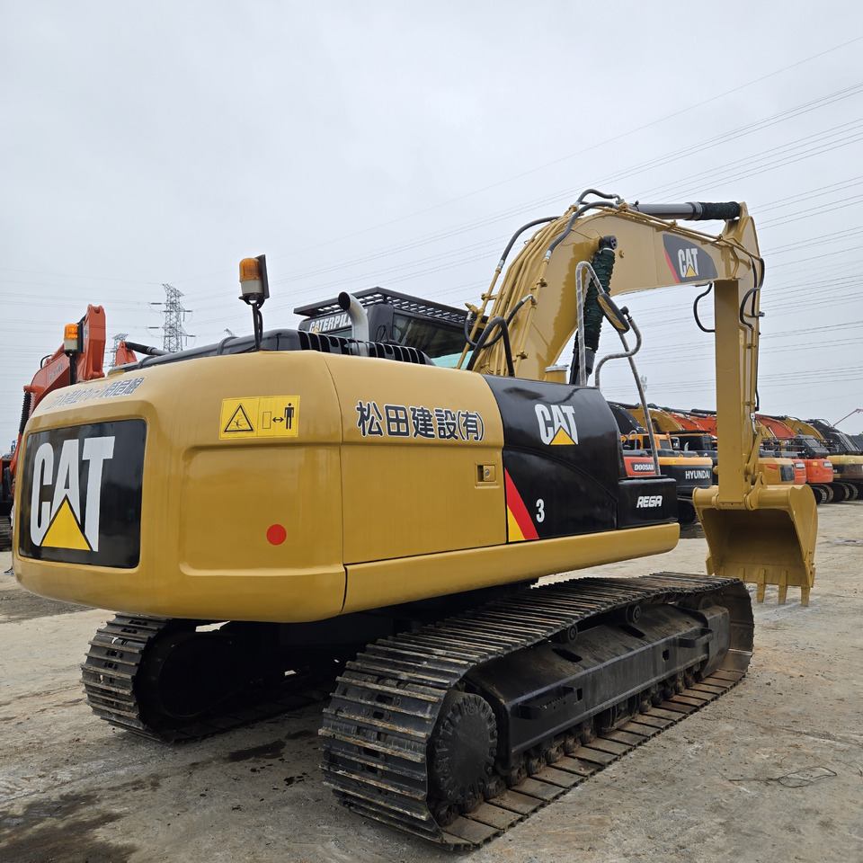 CATERPILLAR 320D - Lánctalpas kotró: 4 kép. CATERPILLAR 320D - Lánctalpas kotró: 4 kép.