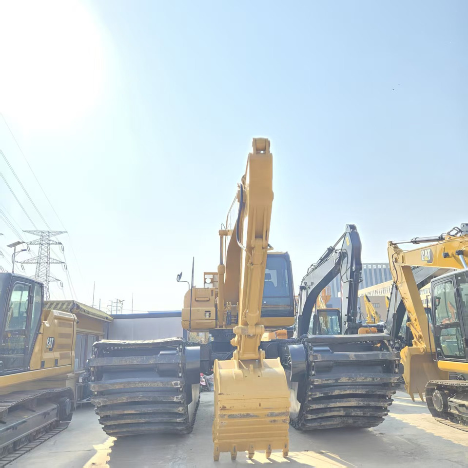 CATERPILLAR 320DL - Kétéltű kotrógép: 2 kép. CATERPILLAR 320DL - Kétéltű kotrógép: 2 kép.