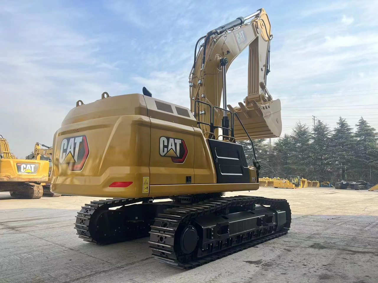 CATERPILLAR 352 - Lánctalpas kotró: 4 kép. CATERPILLAR 352 - Lánctalpas kotró: 4 kép.