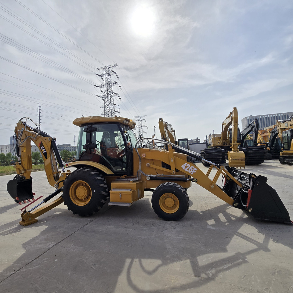 CATERPILLAR 426F - Kotrórakodó: 5 kép. CATERPILLAR 426F - Kotrórakodó: 5 kép.
