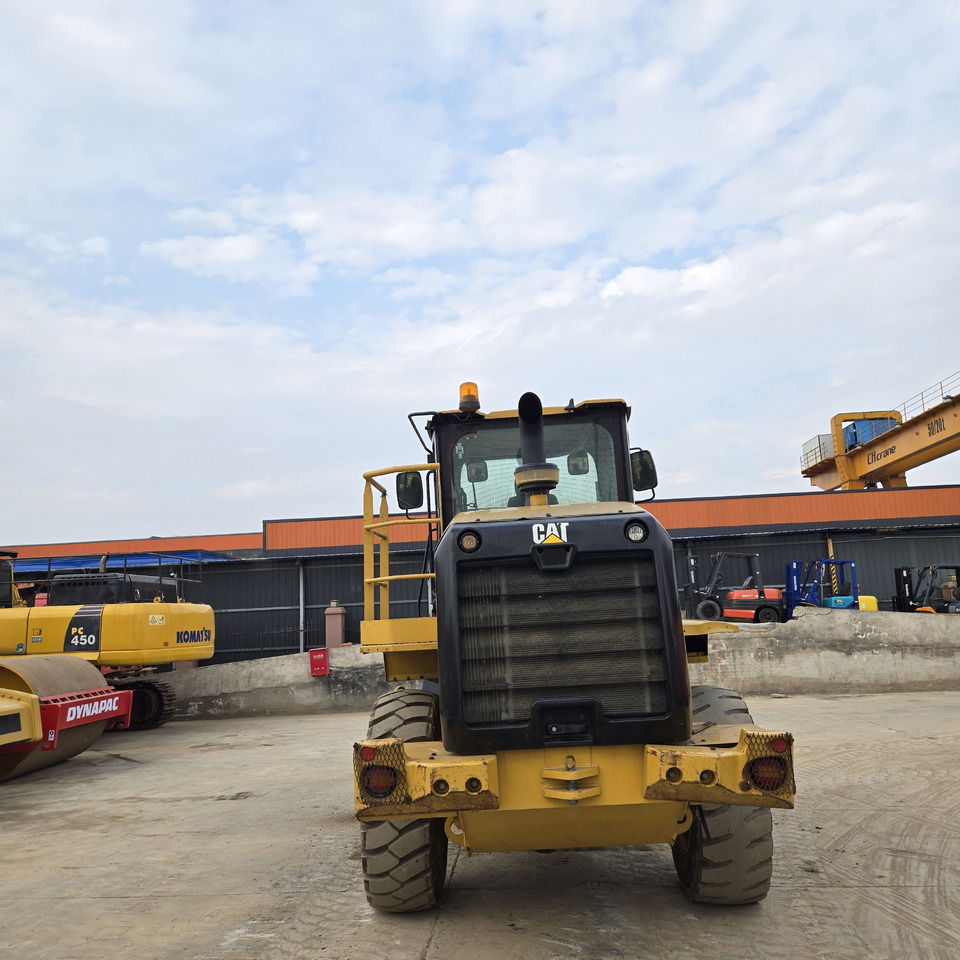 CATERPILLAR 924K - Gumikerekes kotró: 5 kép. CATERPILLAR 924K - Gumikerekes kotró: 5 kép.