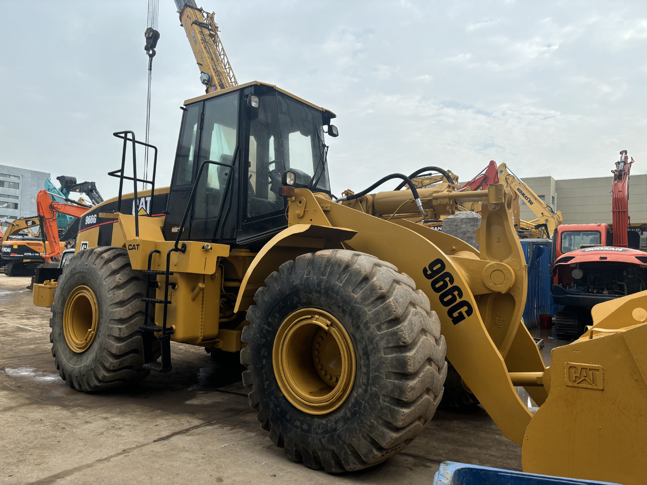 CATERPILLAR 966G - Gumikerekes homlokrakodó: 3 kép. CATERPILLAR 966G - Gumikerekes homlokrakodó: 3 kép.