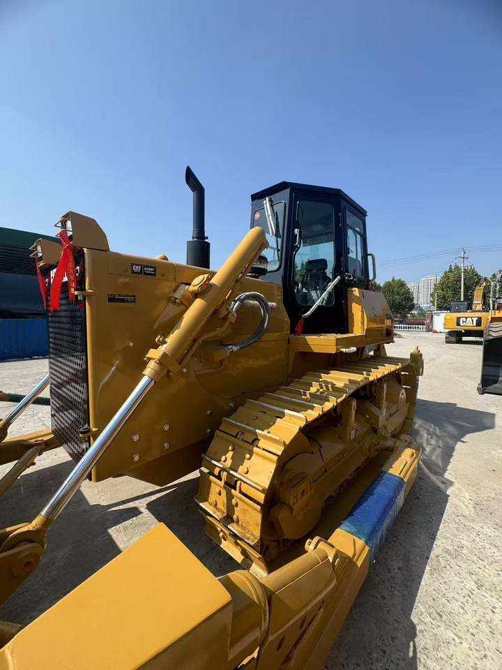 CATERPILLAR D6G - Buldózer: 3 kép. CATERPILLAR D6G - Buldózer: 3 kép.