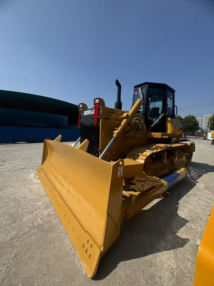 CATERPILLAR D6G - Buldózer: 2 kép. CATERPILLAR D6G - Buldózer: 2 kép.