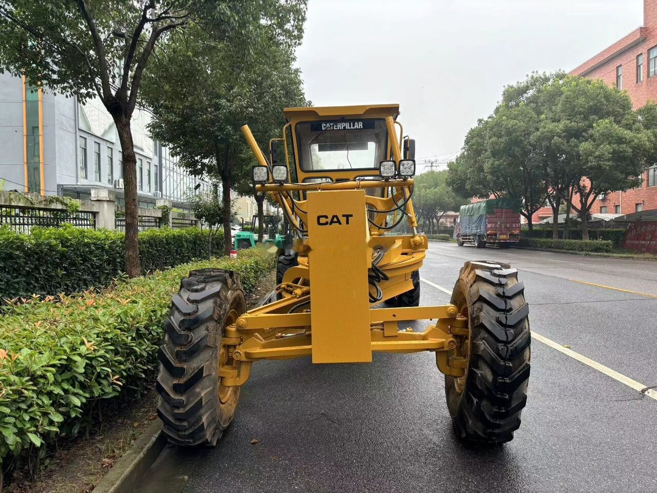 Caterpillar 140H - Gréder: 2 kép. Caterpillar 140H - Gréder: 2 kép.