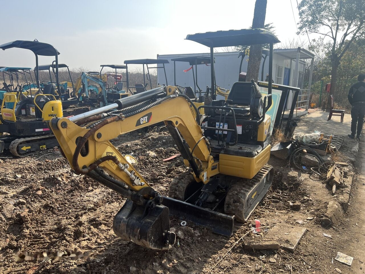 Caterpillar 301.5CR - Minikotró: 3 kép. Caterpillar 301.5CR - Minikotró: 3 kép.