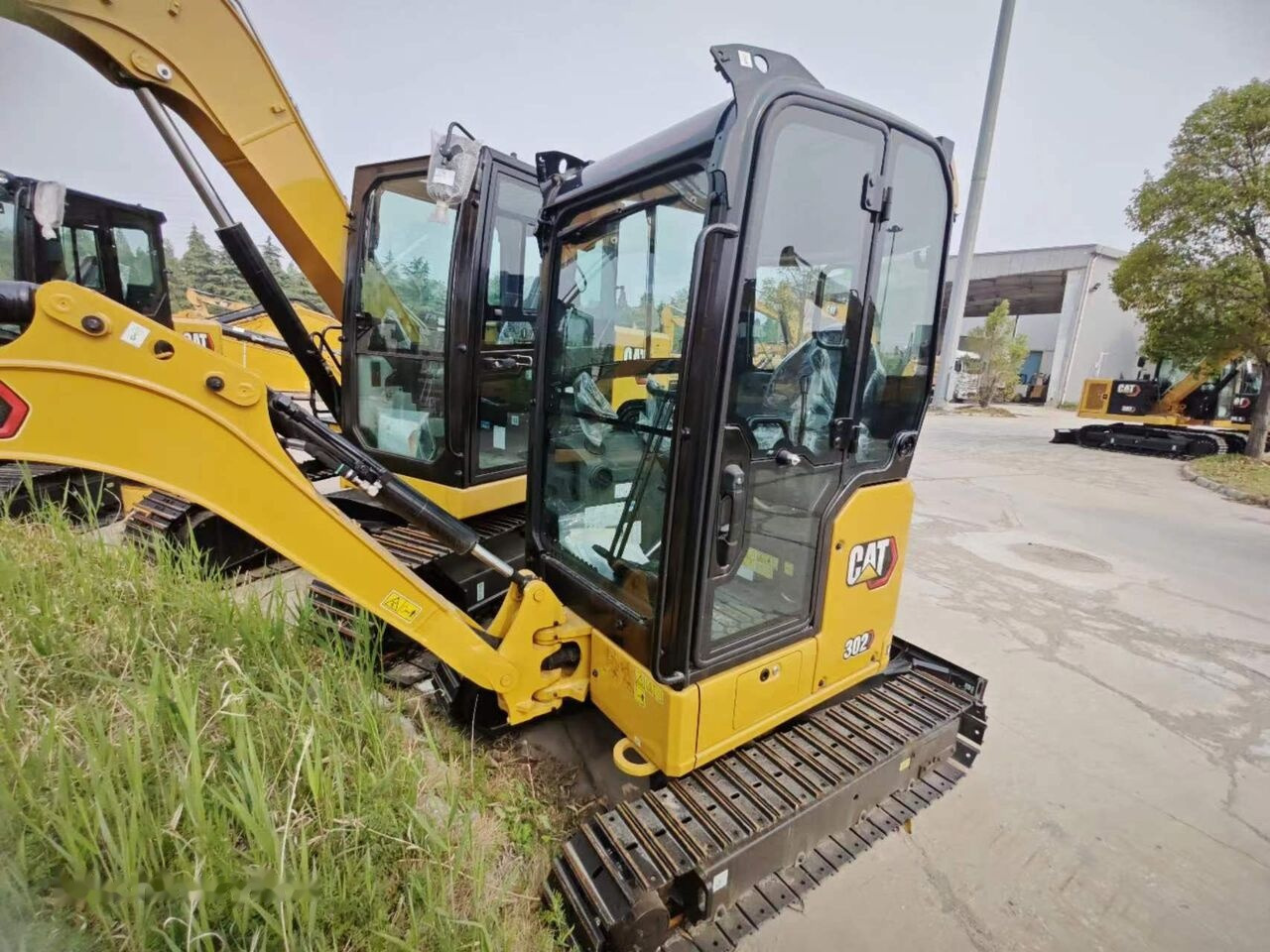 Caterpillar 302CR NEW - Minikotró: 2 kép. Caterpillar 302CR NEW - Minikotró: 2 kép.