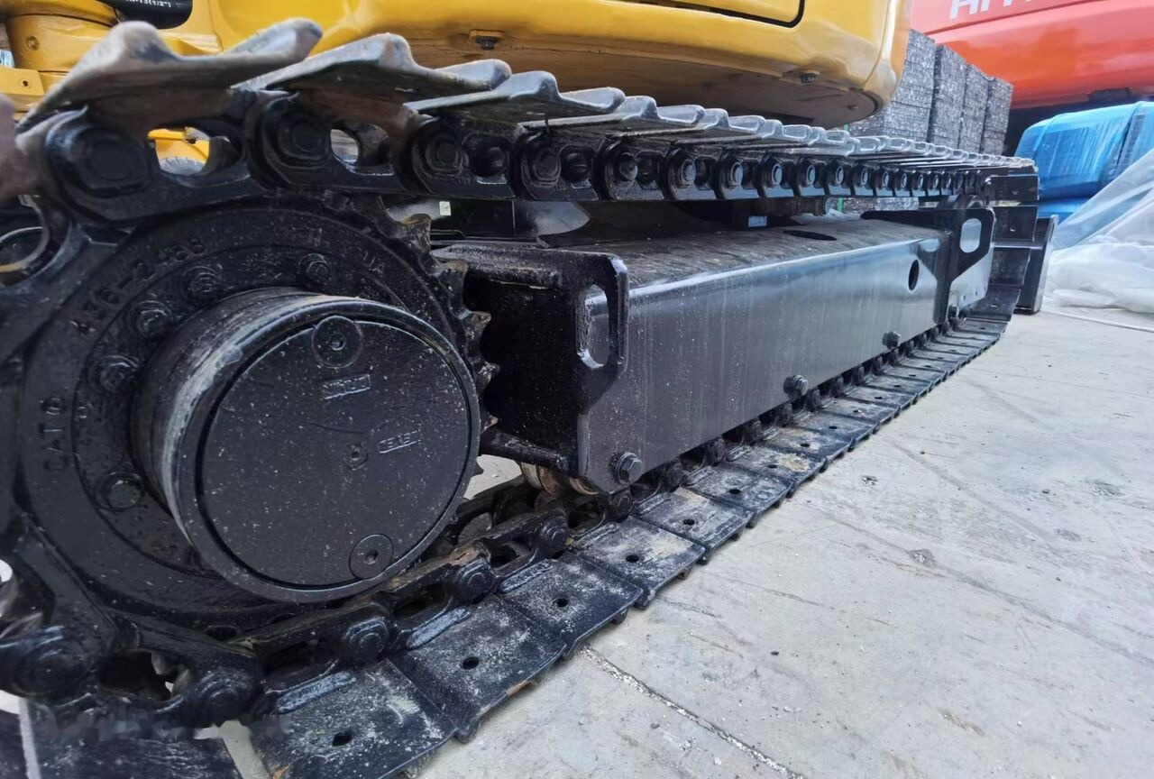 Minikotró Caterpillar 303.5E: 7 kép.