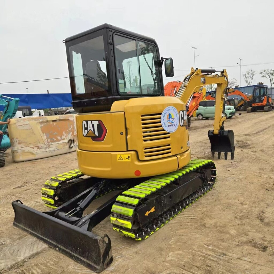 Caterpillar 303.5E2 - Minikotró: 1 kép. Caterpillar 303.5E2 - Minikotró: 1 kép.