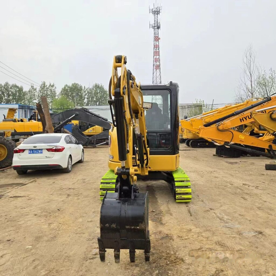 Caterpillar 303.5E2 - Minikotró: 4 kép. Caterpillar 303.5E2 - Minikotró: 4 kép.