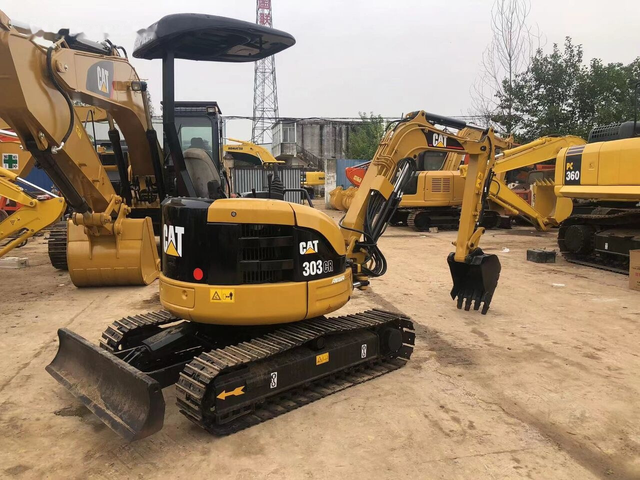 Caterpillar 303CR - Minikotró: 4 kép. Caterpillar 303CR - Minikotró: 4 kép.