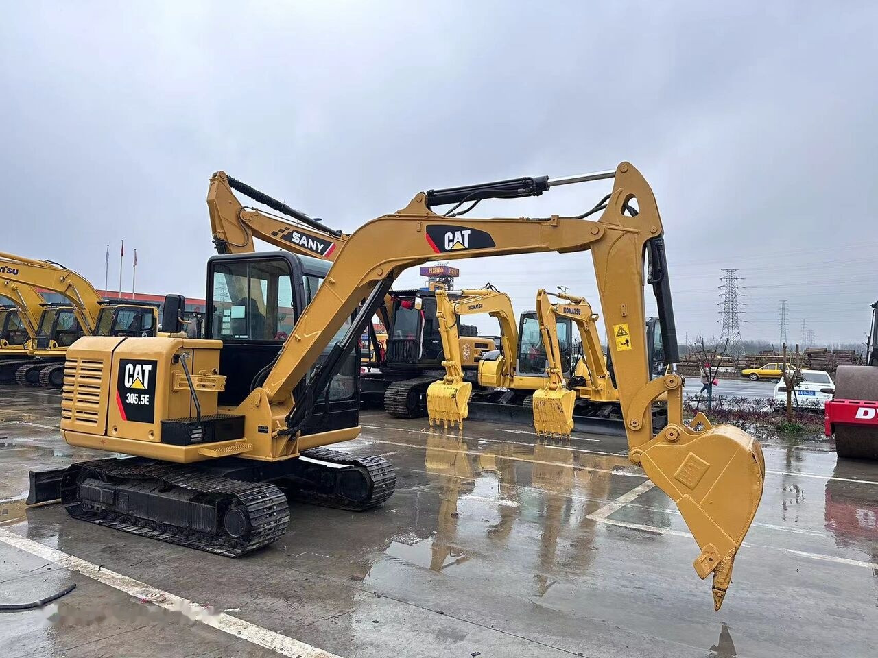 Caterpillar 305.5E - Minikotró: 2 kép. Caterpillar 305.5E - Minikotró: 2 kép.