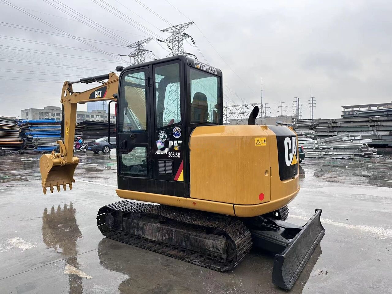 Caterpillar 305.5E - Minikotró: 1 kép. Caterpillar 305.5E - Minikotró: 1 kép.