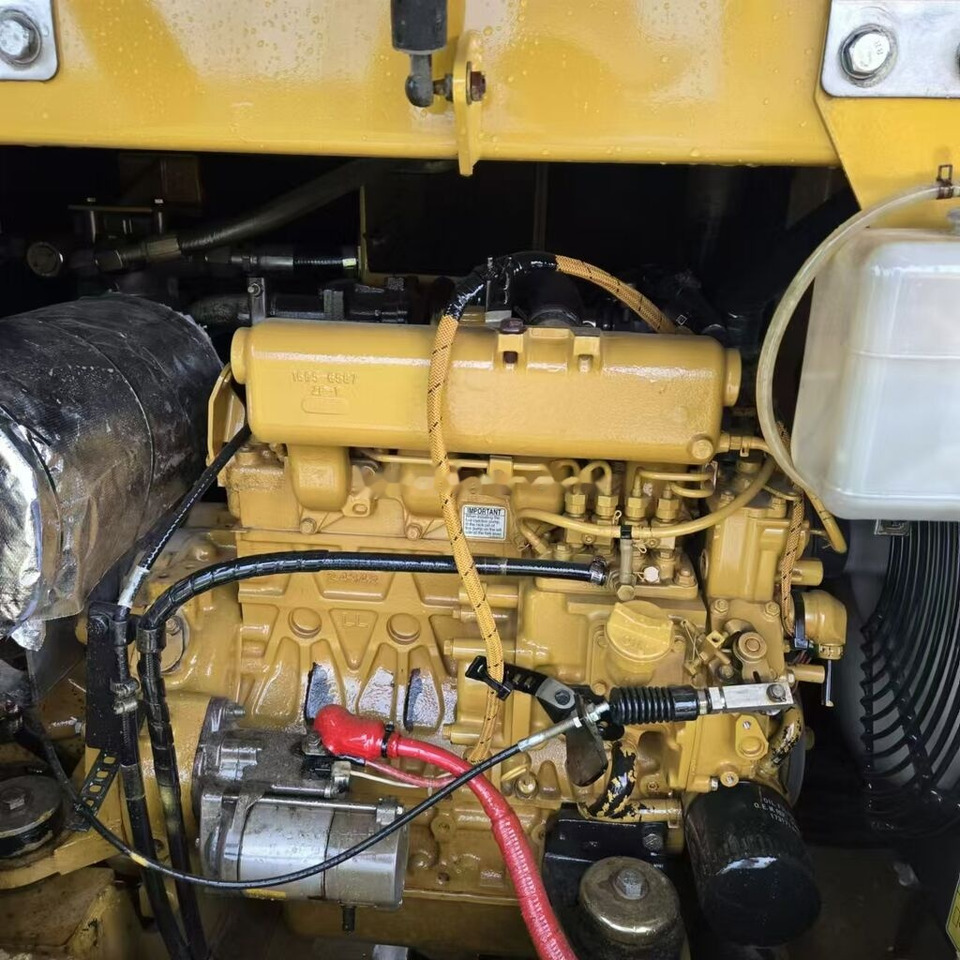 Caterpillar 306E2 - Minikotró: 2 kép. Caterpillar 306E2 - Minikotró: 2 kép.