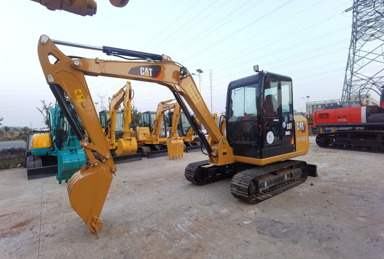 Caterpillar 306E2 - Minikotró: 1 kép. Caterpillar 306E2 - Minikotró: 1 kép.