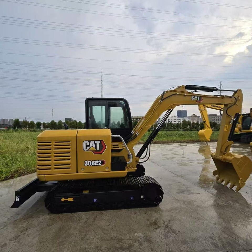 Caterpillar 306E2 - Minikotró: 3 kép. Caterpillar 306E2 - Minikotró: 3 kép.