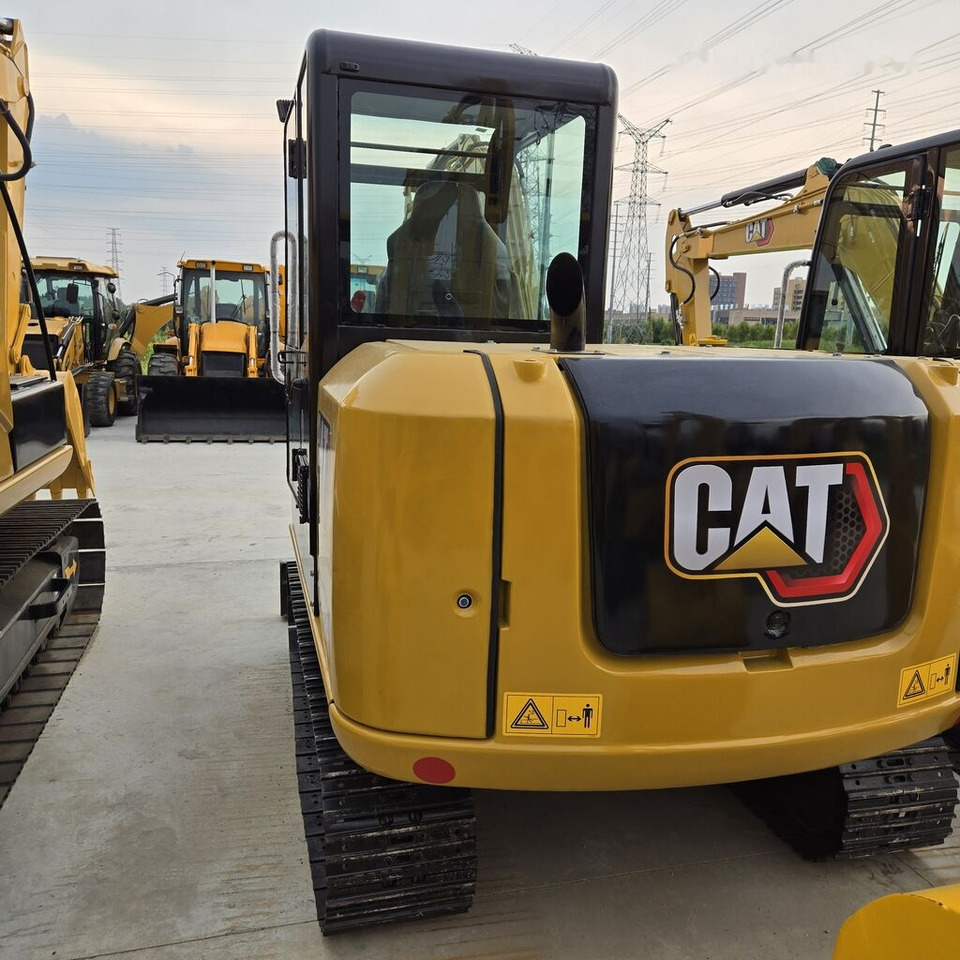 Caterpillar 306E2 - Minikotró: 4 kép. Caterpillar 306E2 - Minikotró: 4 kép.