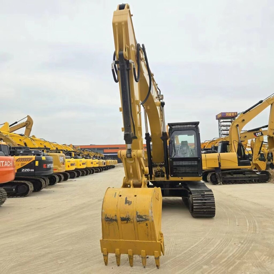 Caterpillar 315D2GC - Lánctalpas kotró: 3 kép. Caterpillar 315D2GC - Lánctalpas kotró: 3 kép.