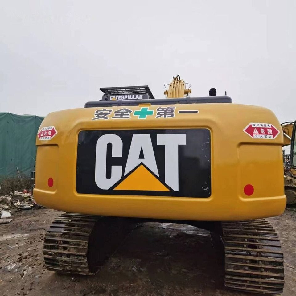 Caterpillar 320D - Lánctalpas kotró: 5 kép. Caterpillar 320D - Lánctalpas kotró: 5 kép.