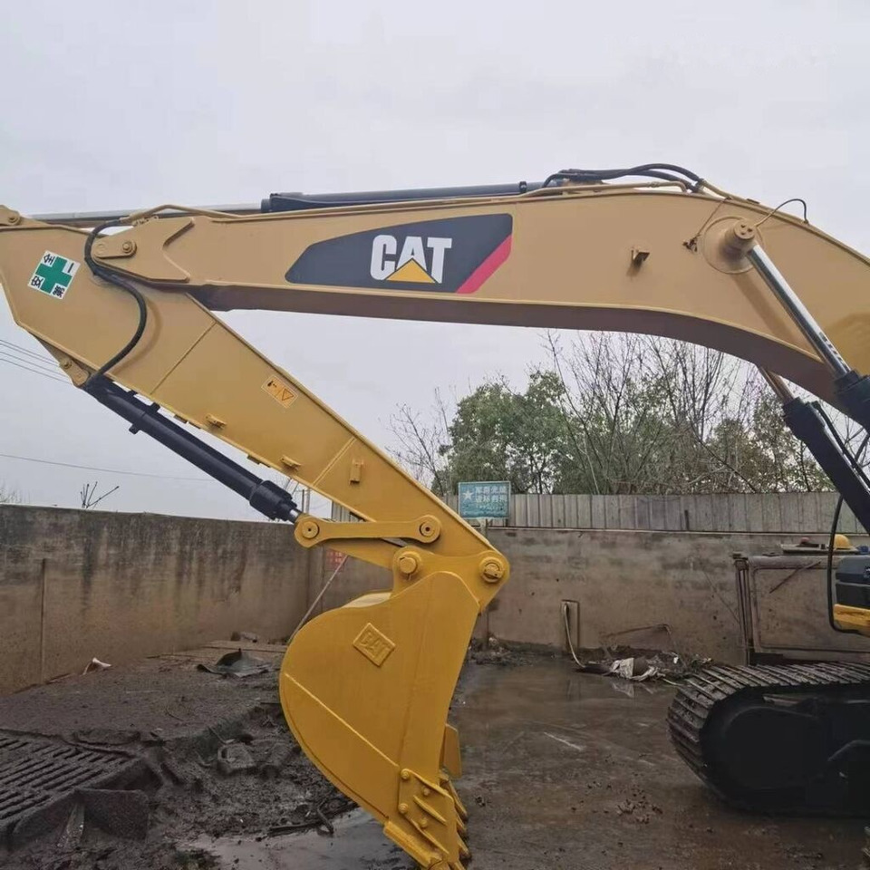 Caterpillar 320D - Lánctalpas kotró: 1 kép. Caterpillar 320D - Lánctalpas kotró: 1 kép.