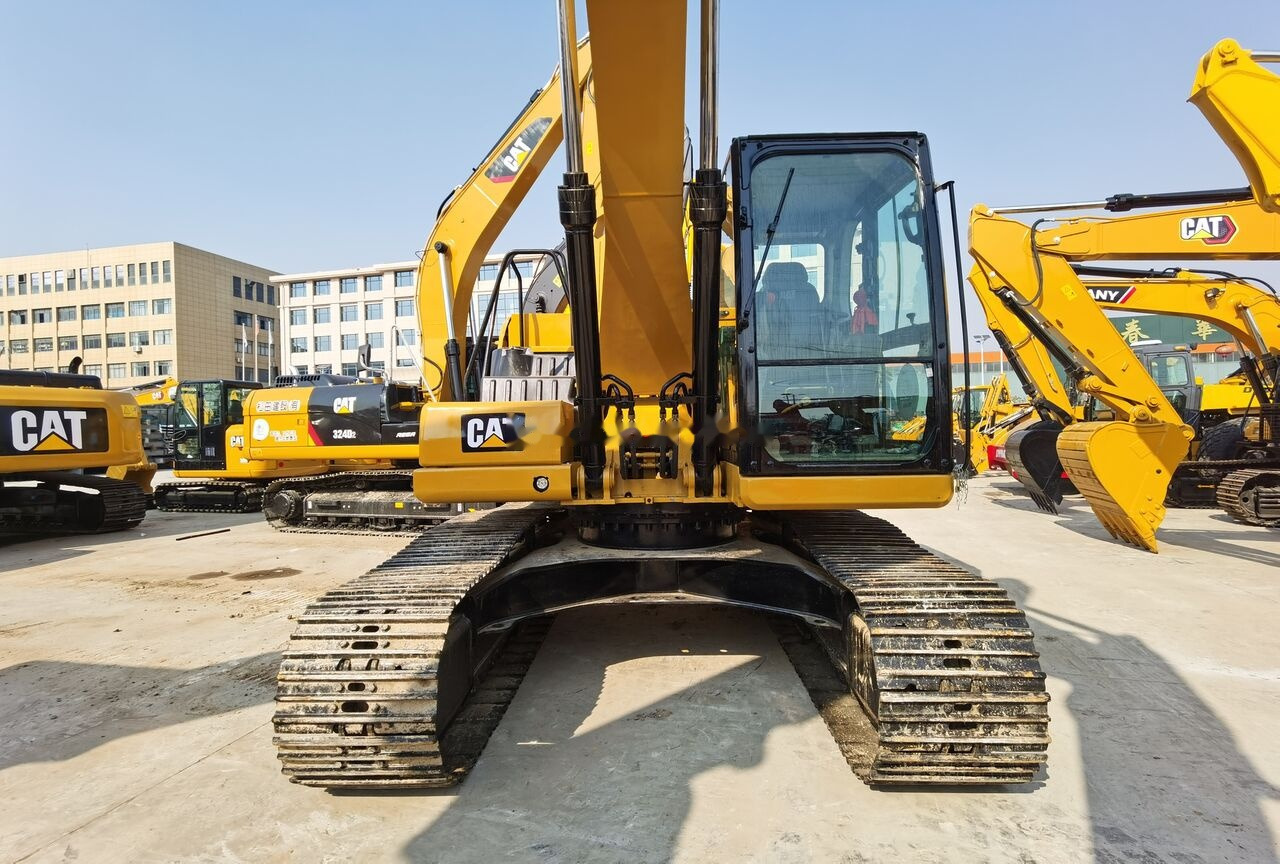 Caterpillar 320GC - Lánctalpas kotró: 1 kép. Caterpillar 320GC - Lánctalpas kotró: 1 kép.