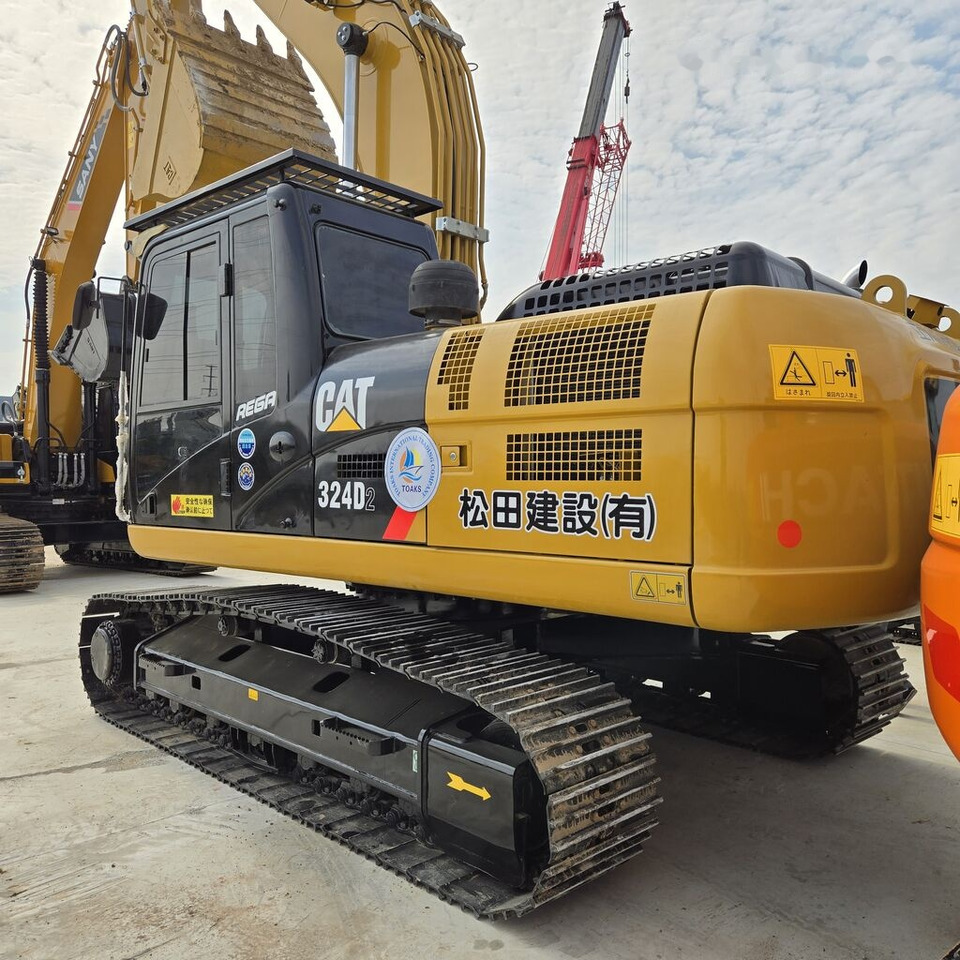 Caterpillar 324D2 - Lánctalpas kotró: 1 kép. Caterpillar 324D2 - Lánctalpas kotró: 1 kép.