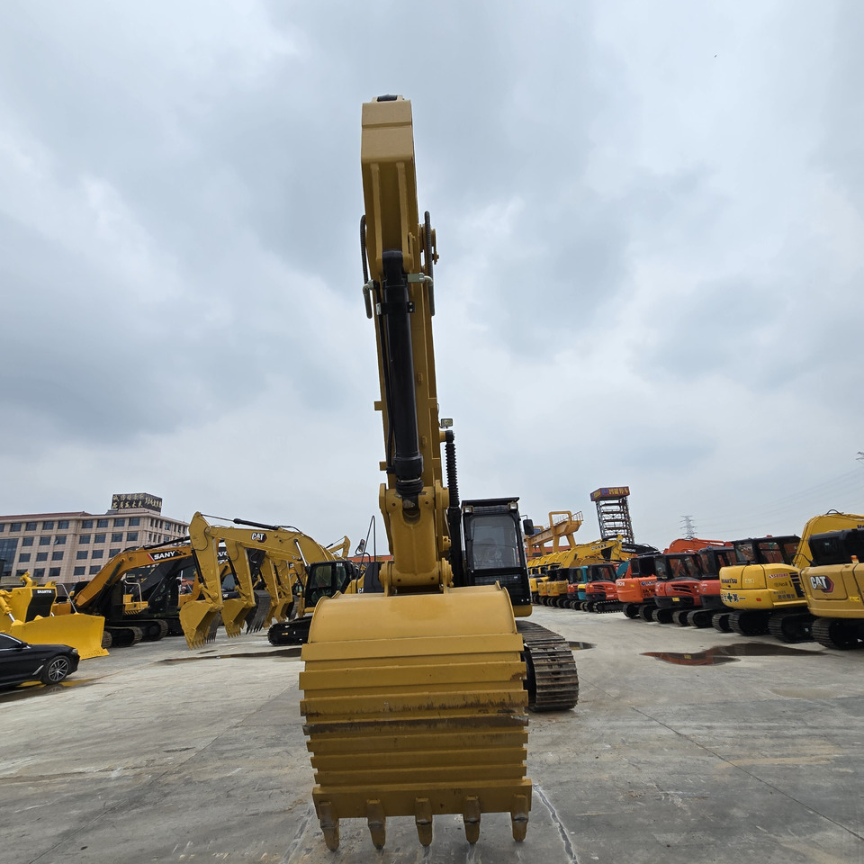 Caterpillar 336D - Lánctalpas kotró: 3 kép. Caterpillar 336D - Lánctalpas kotró: 3 kép.