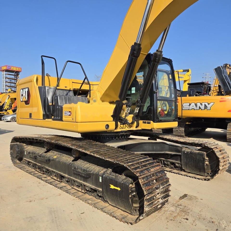 Caterpillar 336GC - Lánctalpas kotró: 2 kép. Caterpillar 336GC - Lánctalpas kotró: 2 kép.