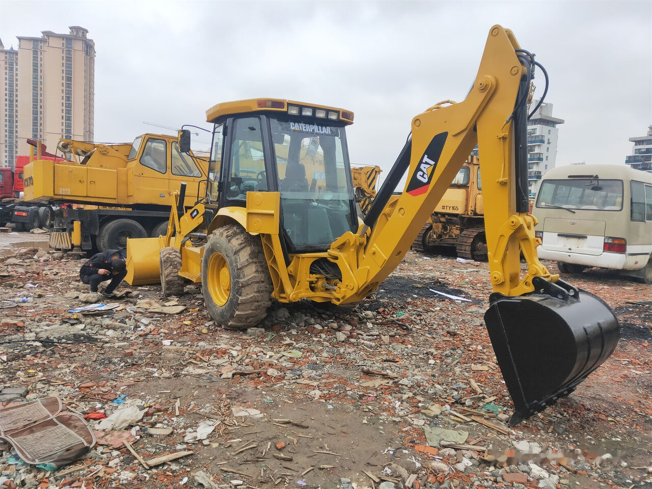 Caterpillar 416E - Kotrórakodó: 1 kép. Caterpillar 416E - Kotrórakodó: 1 kép.