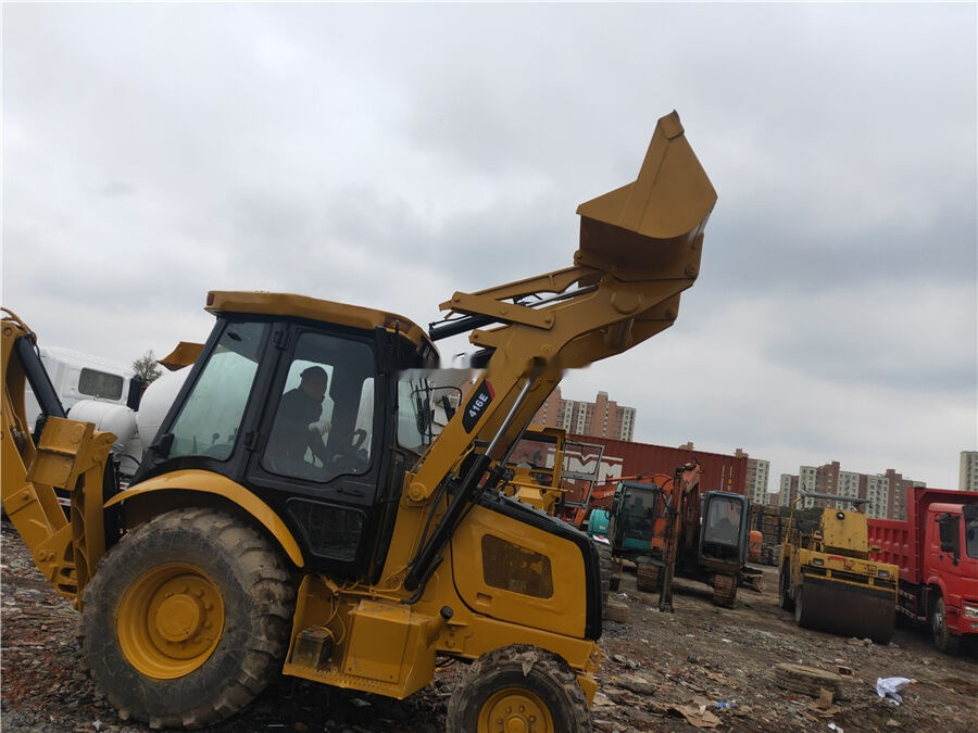 Caterpillar 416E - Kotrórakodó: 4 kép. Caterpillar 416E - Kotrórakodó: 4 kép.