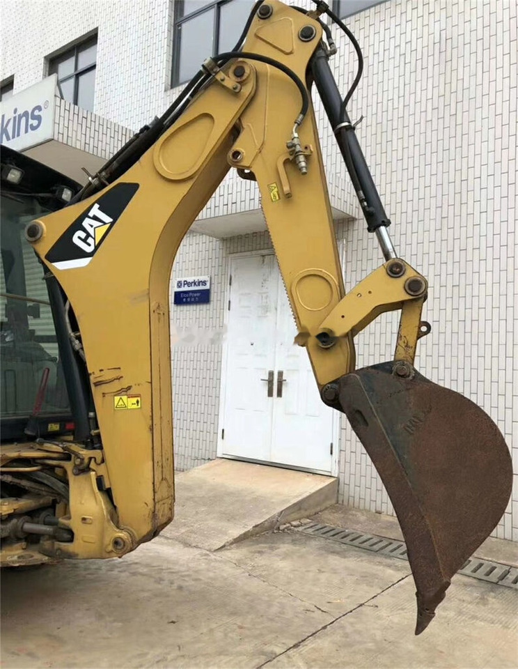 Caterpillar 416E - Kotrórakodó: 3 kép. Caterpillar 416E - Kotrórakodó: 3 kép.