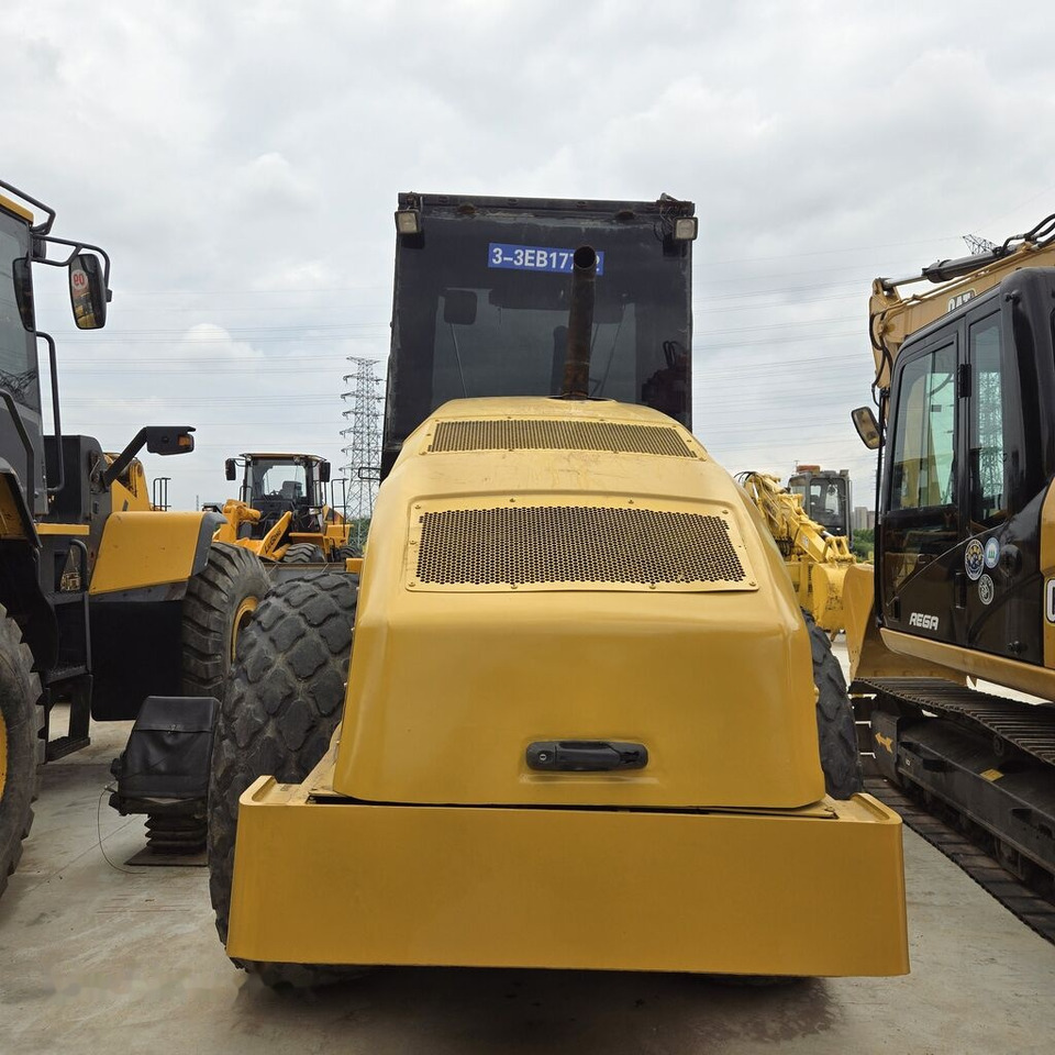 Caterpillar CS76 - Talajtömörítő: 5 kép. Caterpillar CS76 - Talajtömörítő: 5 kép.