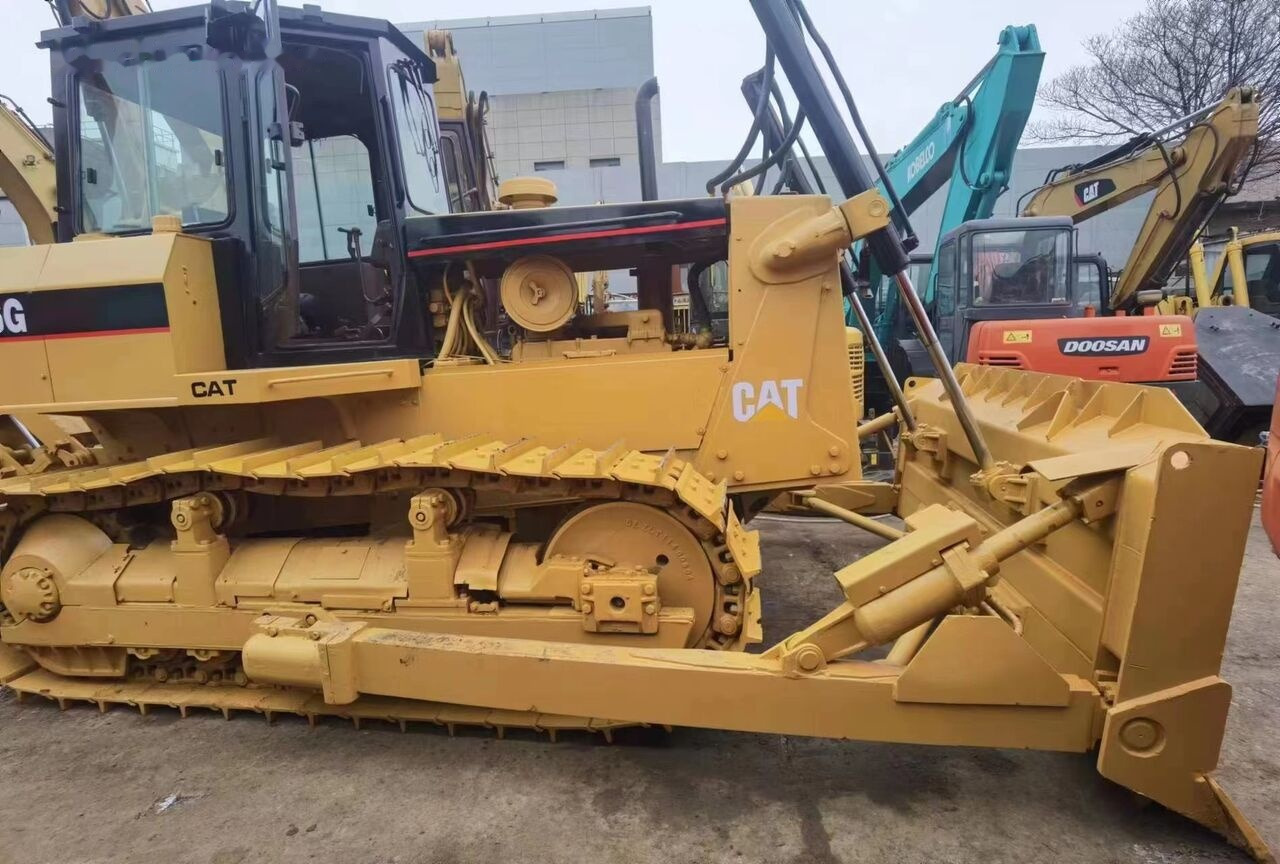 Caterpillar D6G - Buldózer: 1 kép. Caterpillar D6G - Buldózer: 1 kép.
