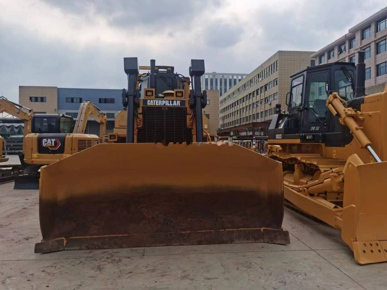 Caterpillar D7R - Buldózer: 5 kép. Caterpillar D7R - Buldózer: 5 kép.