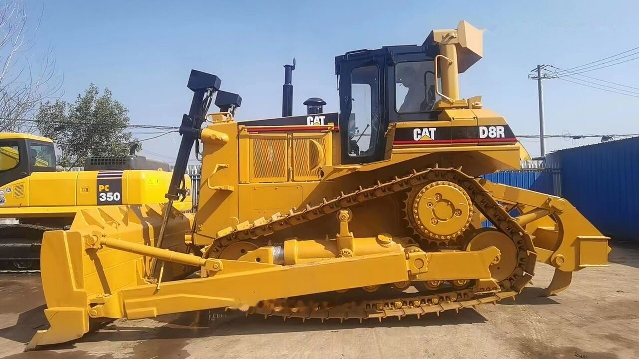 Caterpillar D8R - Buldózer: 4 kép. Caterpillar D8R - Buldózer: 4 kép.
