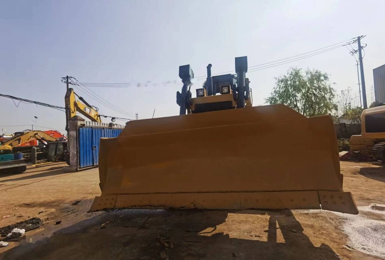 Caterpillar D8R - Buldózer: 5 kép. Caterpillar D8R - Buldózer: 5 kép.