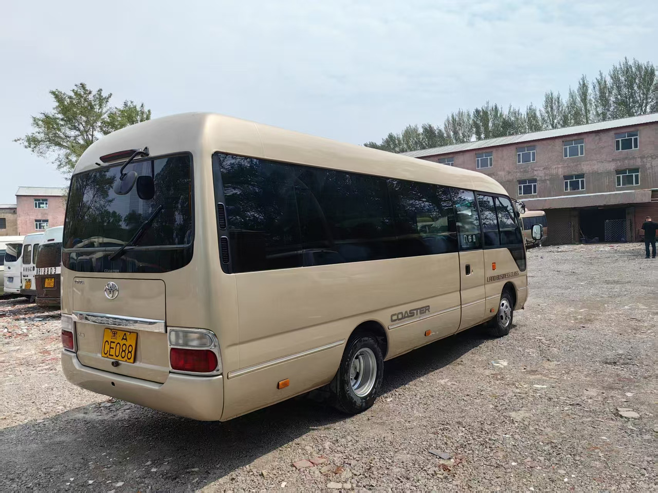 Coaster  - Minibusz, Kisbusz: 3 kép. Coaster  - Minibusz, Kisbusz: 3 kép.