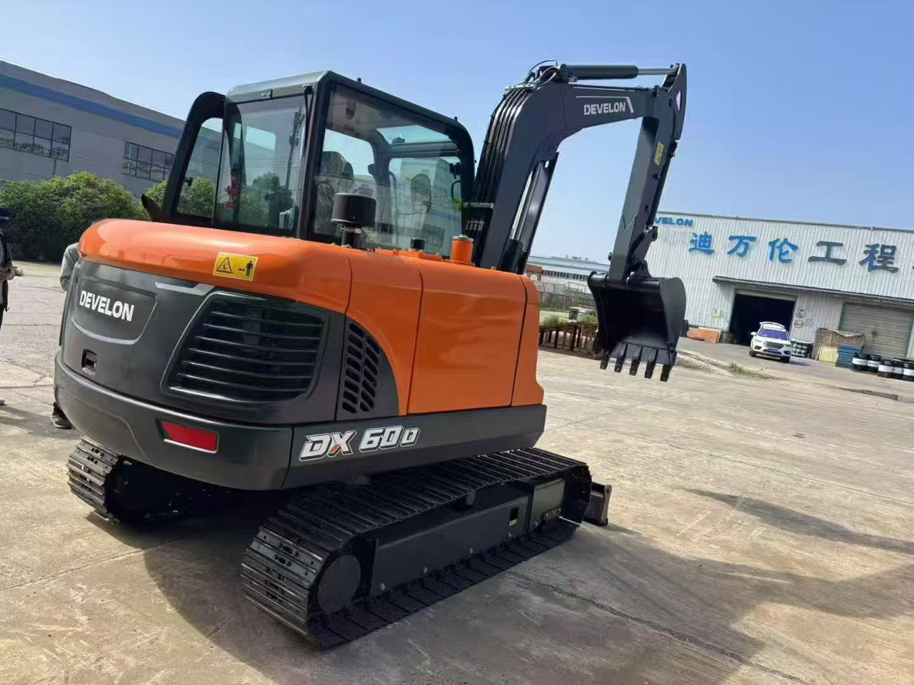 DOOSAN DX60D - Minikotró: 4 kép. DOOSAN DX60D - Minikotró: 4 kép.