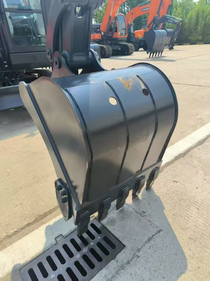 DOOSAN DX60D - Minikotró: 5 kép. DOOSAN DX60D - Minikotró: 5 kép.