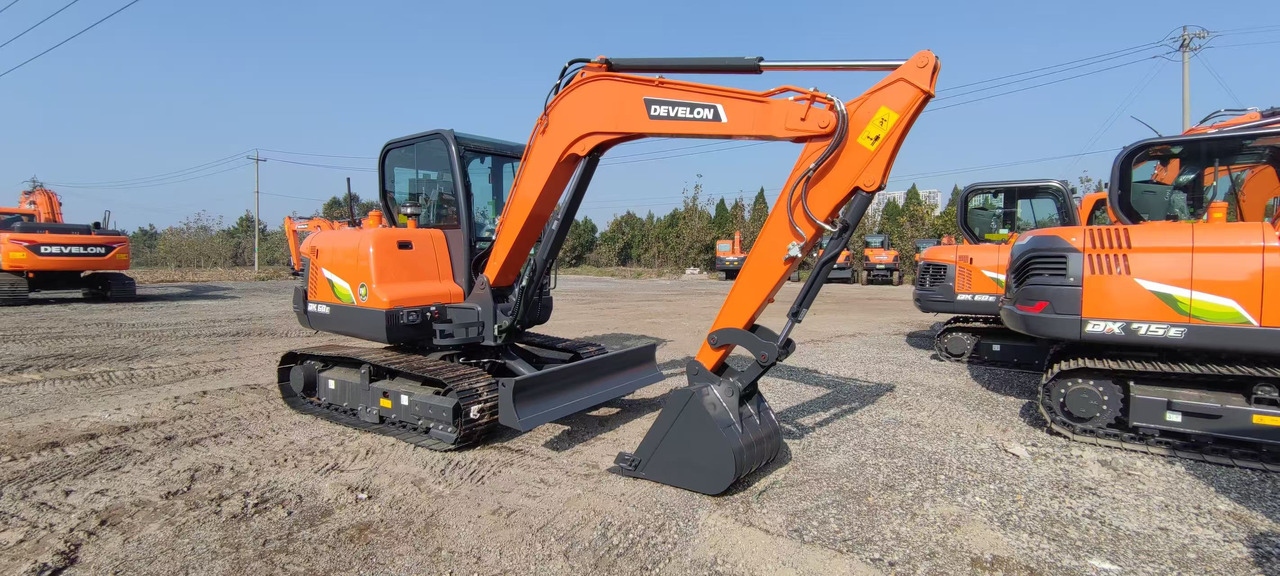 DOOSAN DX60E - Minikotró: 1 kép. DOOSAN DX60E - Minikotró: 1 kép.