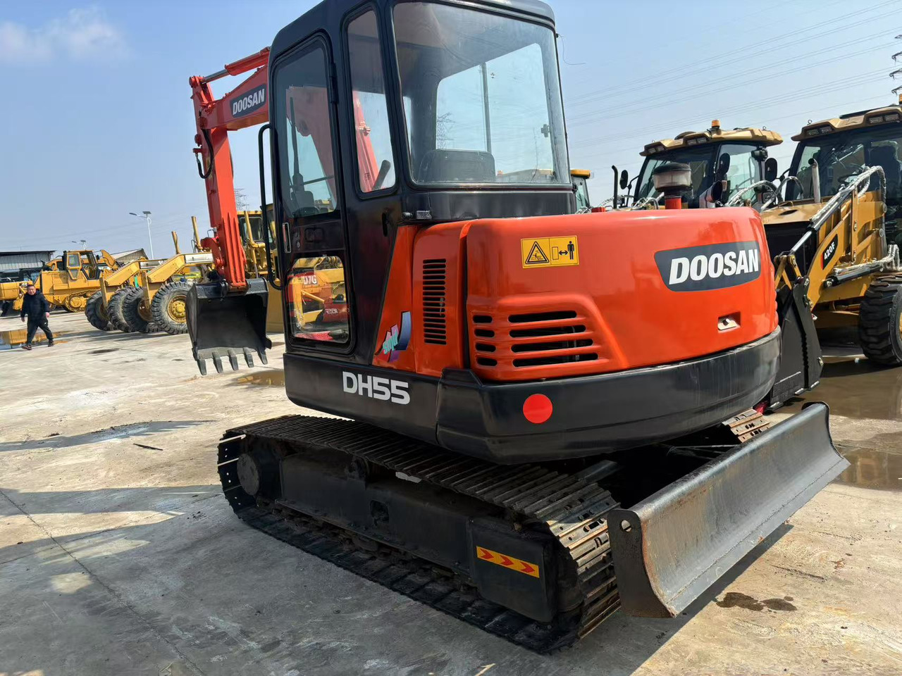 Doosan DH55 - Minikotró: 2 kép. Doosan DH55 - Minikotró: 2 kép.