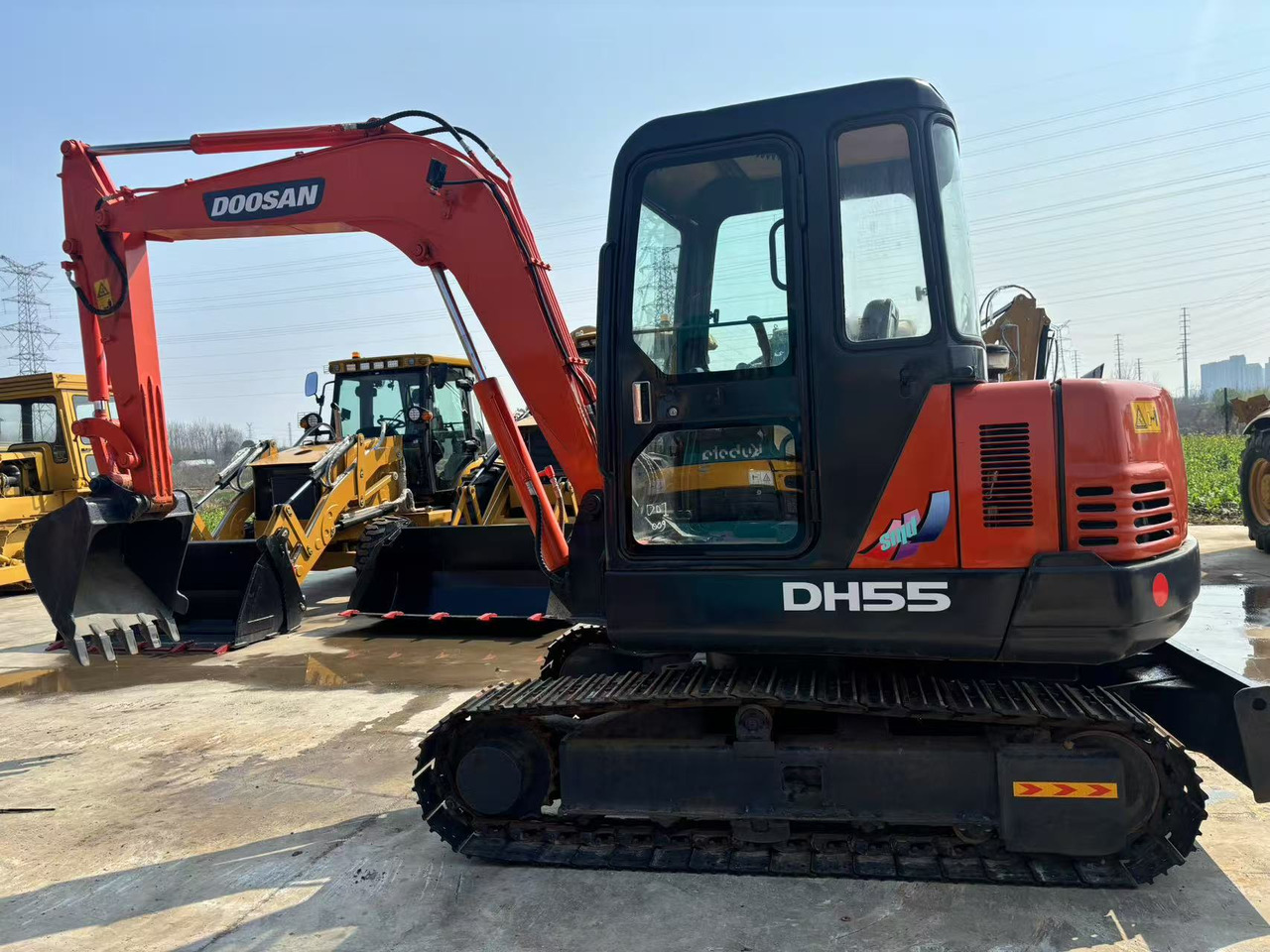 Doosan DH55 - Minikotró: 3 kép. Doosan DH55 - Minikotró: 3 kép.