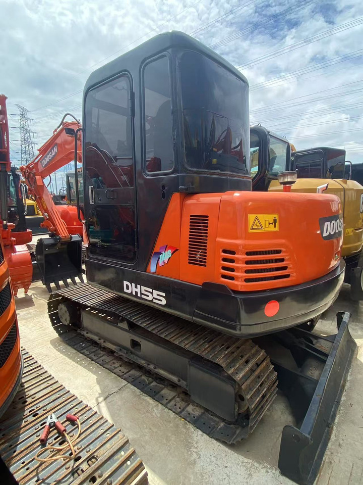 Doosan DH55 - Minikotró: 1 kép. Doosan DH55 - Minikotró: 1 kép.