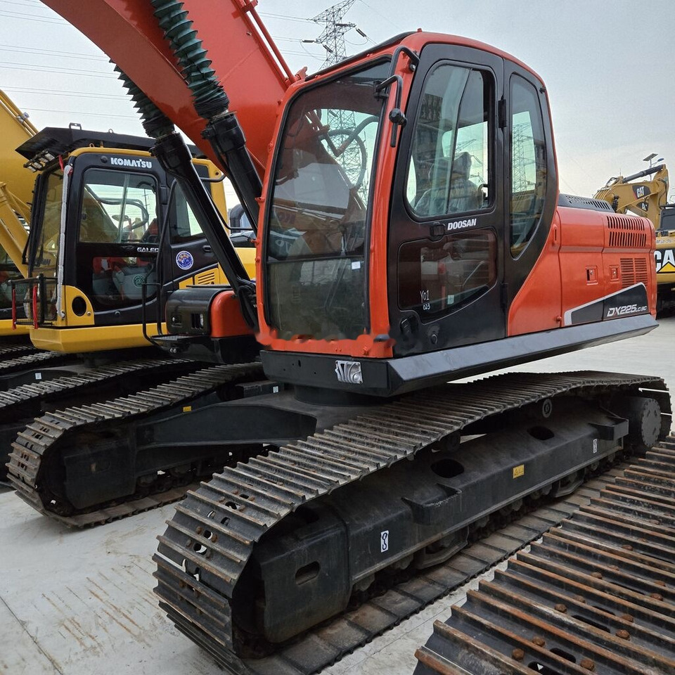 Doosan DX225LC - Lánctalpas kotró: 5 kép. Doosan DX225LC - Lánctalpas kotró: 5 kép.