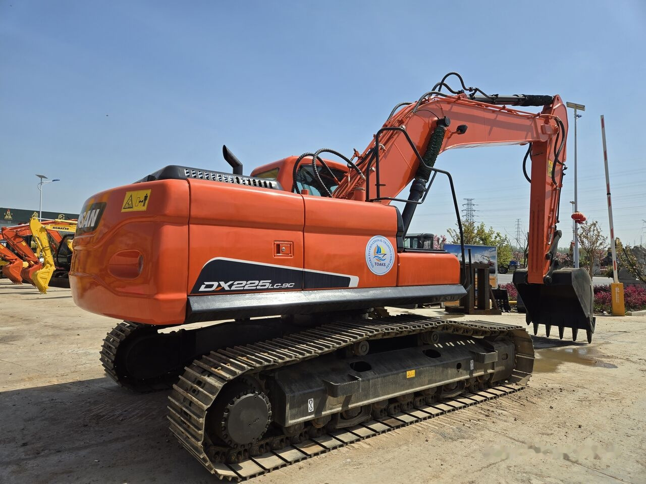 Doosan DX300 - Lánctalpas kotró: 2 kép. Doosan DX300 - Lánctalpas kotró: 2 kép.