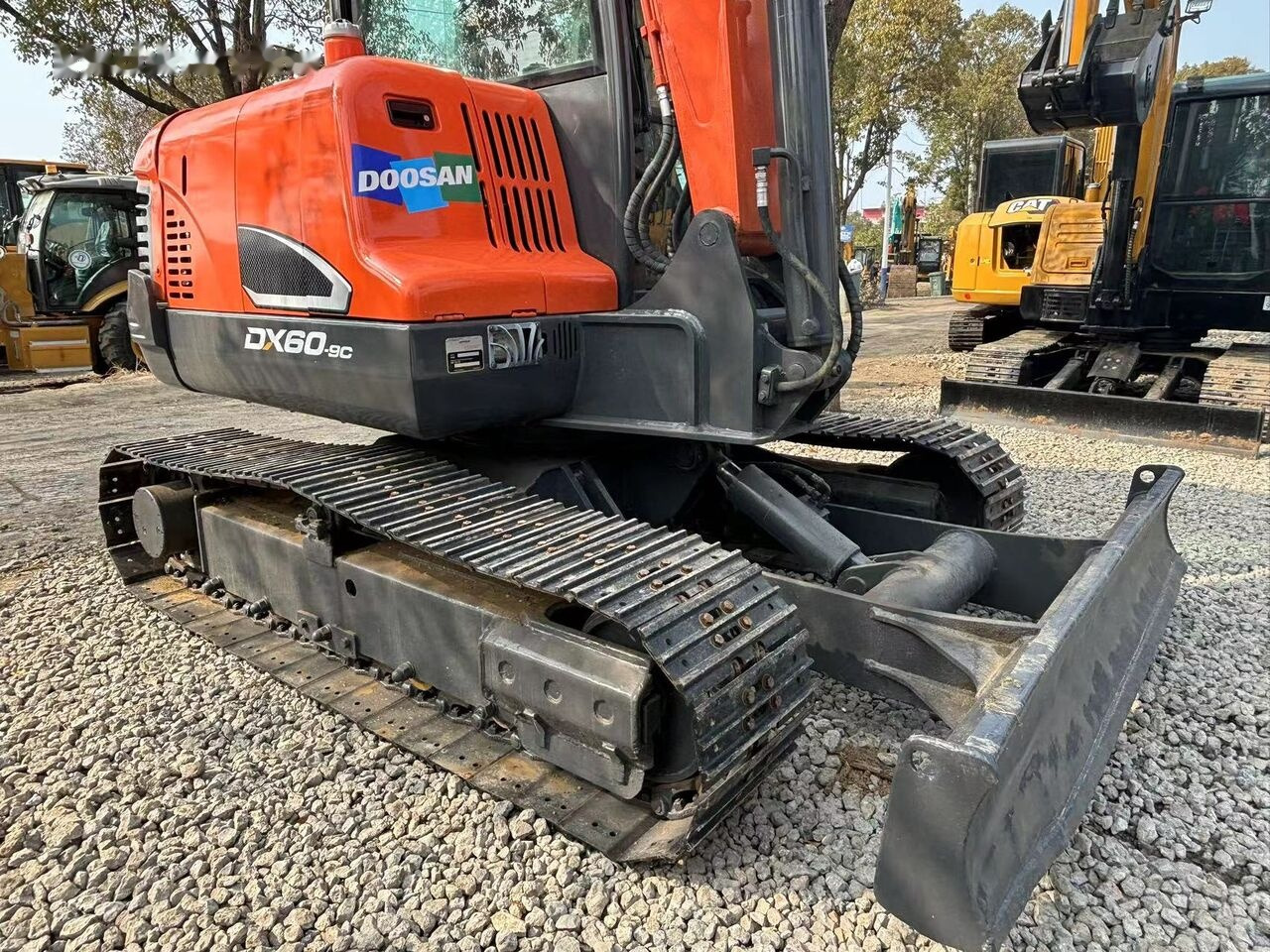 Doosan DX60 - Minikotró: 1 kép. Doosan DX60 - Minikotró: 1 kép.