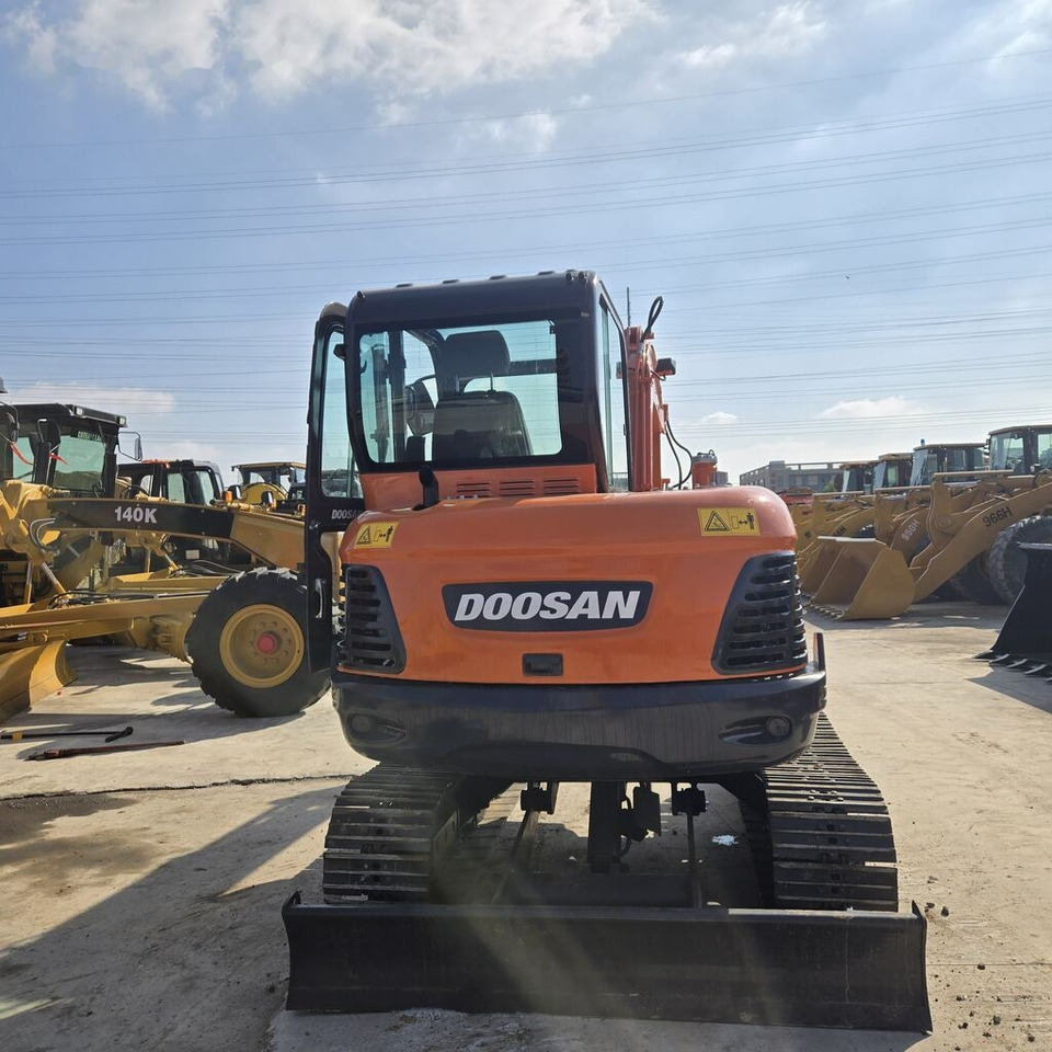 Doosan DX60 - Minikotró: 4 kép. Doosan DX60 - Minikotró: 4 kép.