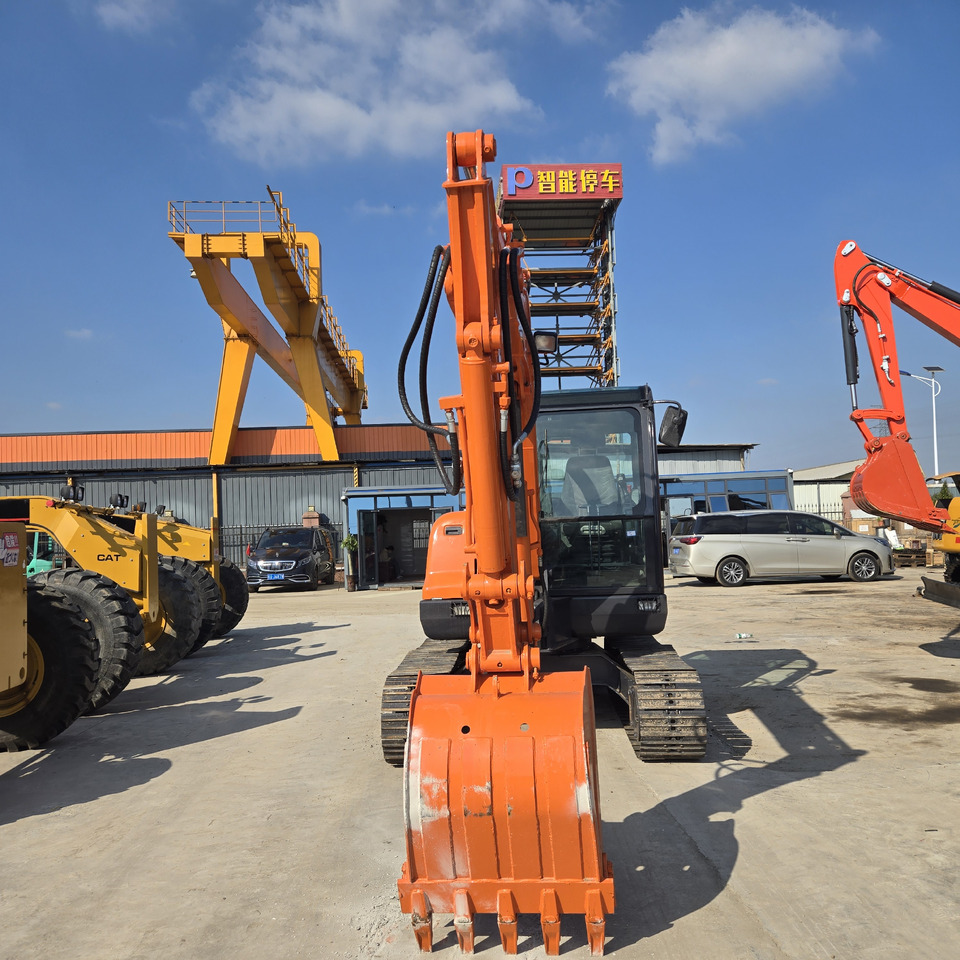 Doosan DX60 - Minikotró: 2 kép. Doosan DX60 - Minikotró: 2 kép.