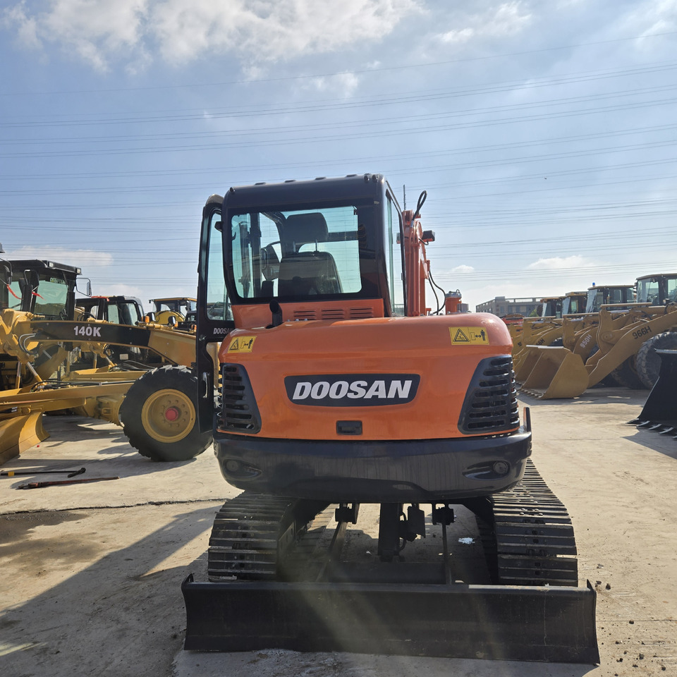 Doosan DX60 - Minikotró: 5 kép. Doosan DX60 - Minikotró: 5 kép.
